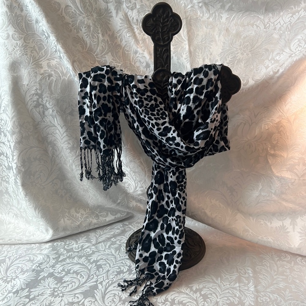Leopard Scarf Light Gray with Black and Dark Gray